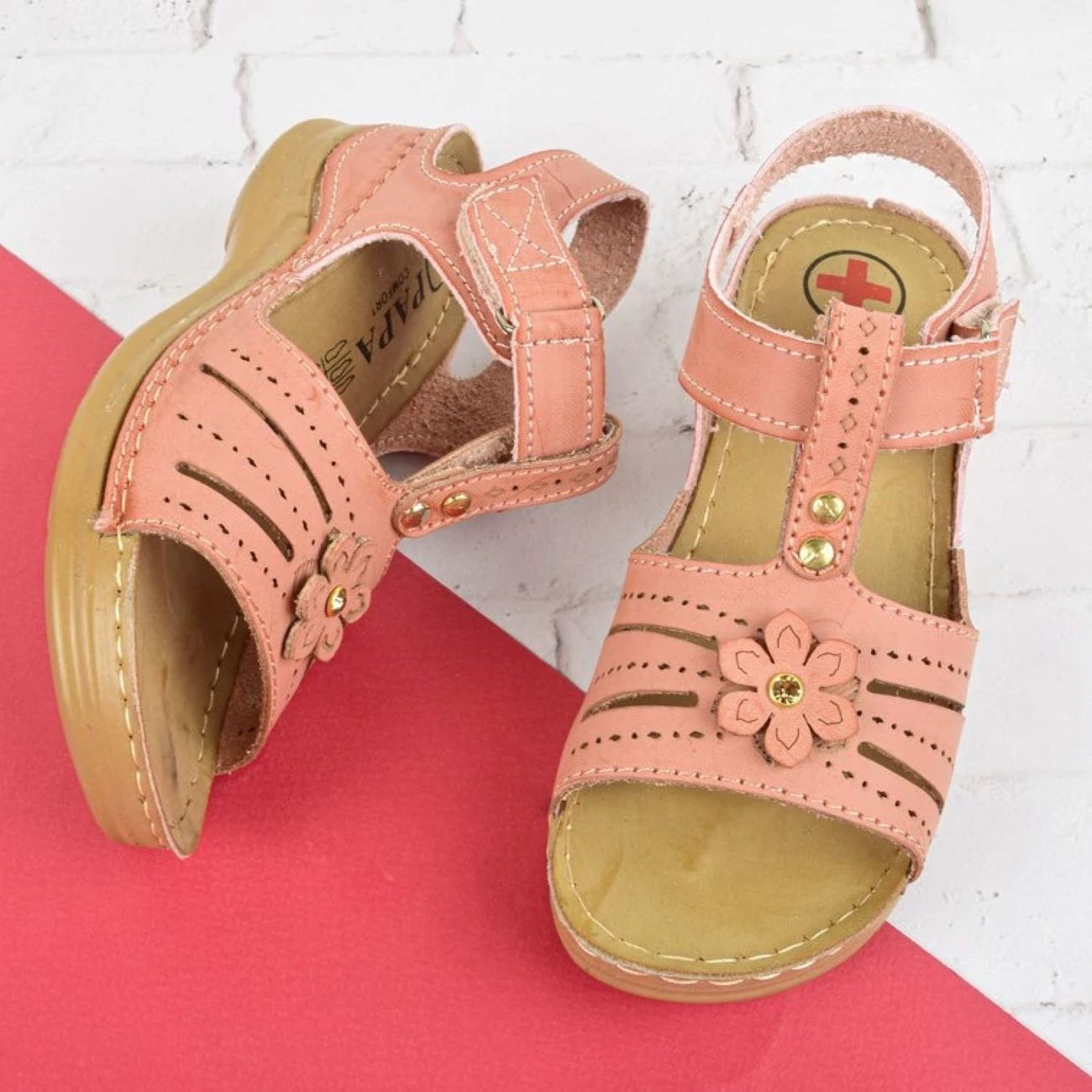 女童凉鞋 – 魔术贴花卉设计，舒适 4 厘米鞋跟