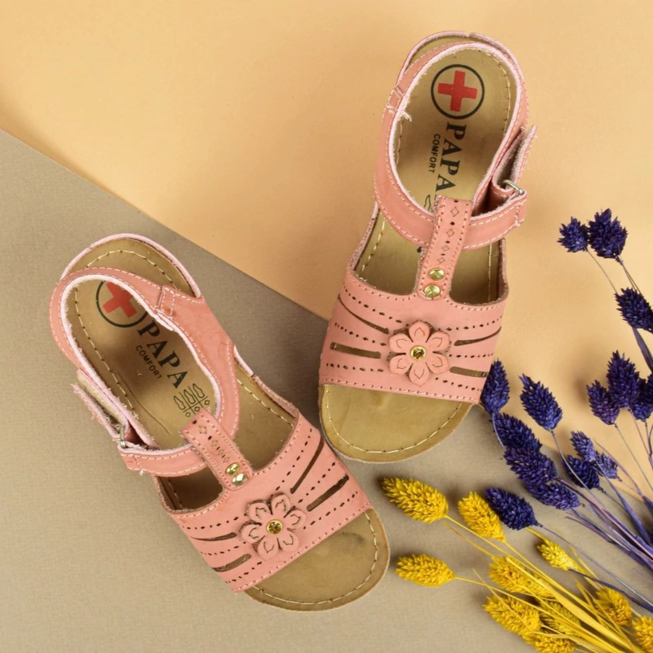 Main image of 女童凉鞋 – 魔术贴花卉设计，舒适 4 厘米鞋跟