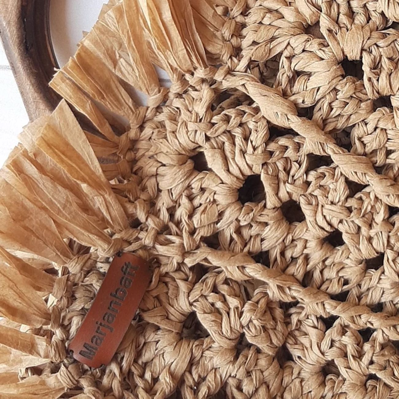 手工编织拉菲草手扇形包 – 夏日、旅行及拍照的理想选择