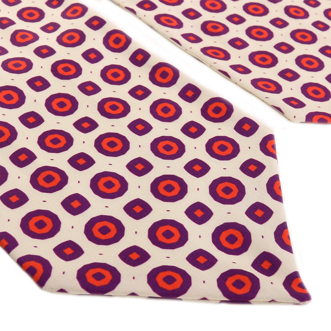 经典颈围巾 – 现代绅士优雅配饰