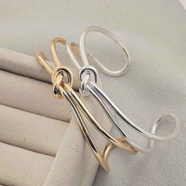 Minimal Knot Cuff Bracelet – Symbol of Strength & Connection for Special Moments (1)
