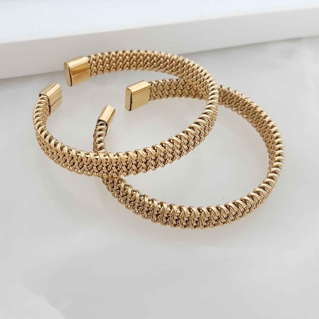 极简编织手镯 – 精致可调，优雅