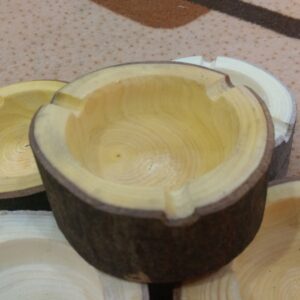 天然原木烟灰缸 – 适合传统茶馆