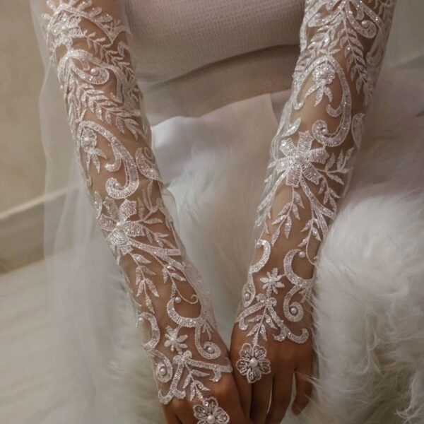 Ornate Bridal Gloves Embellished With Sequins And Pearls (1)