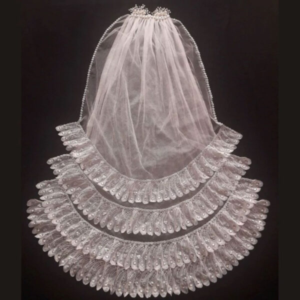 Romantic Wedding Veil with Long Train with Multiple Layer, and Secure Comb for All-Day Wear (4)
