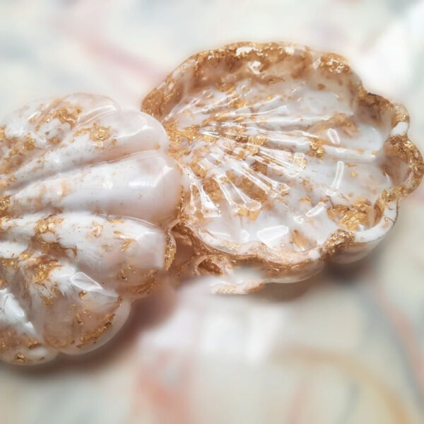 Seashell-Shaped Resin Jewelry Holder for Rings, Earrings, and Small Accessories (1)