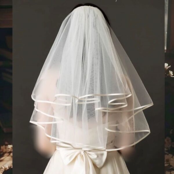 Short & Simple One-Layer Wedding Veil - Perfect for Effortless Style