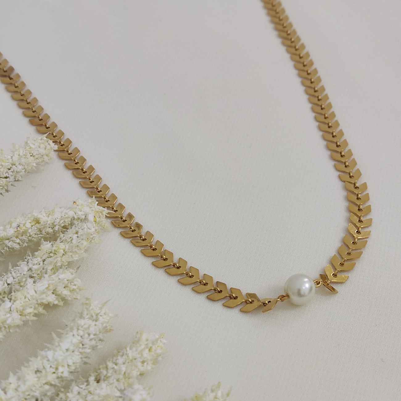 钢制项圈项链 – 极简、耐用且时尚，适合日常佩戴