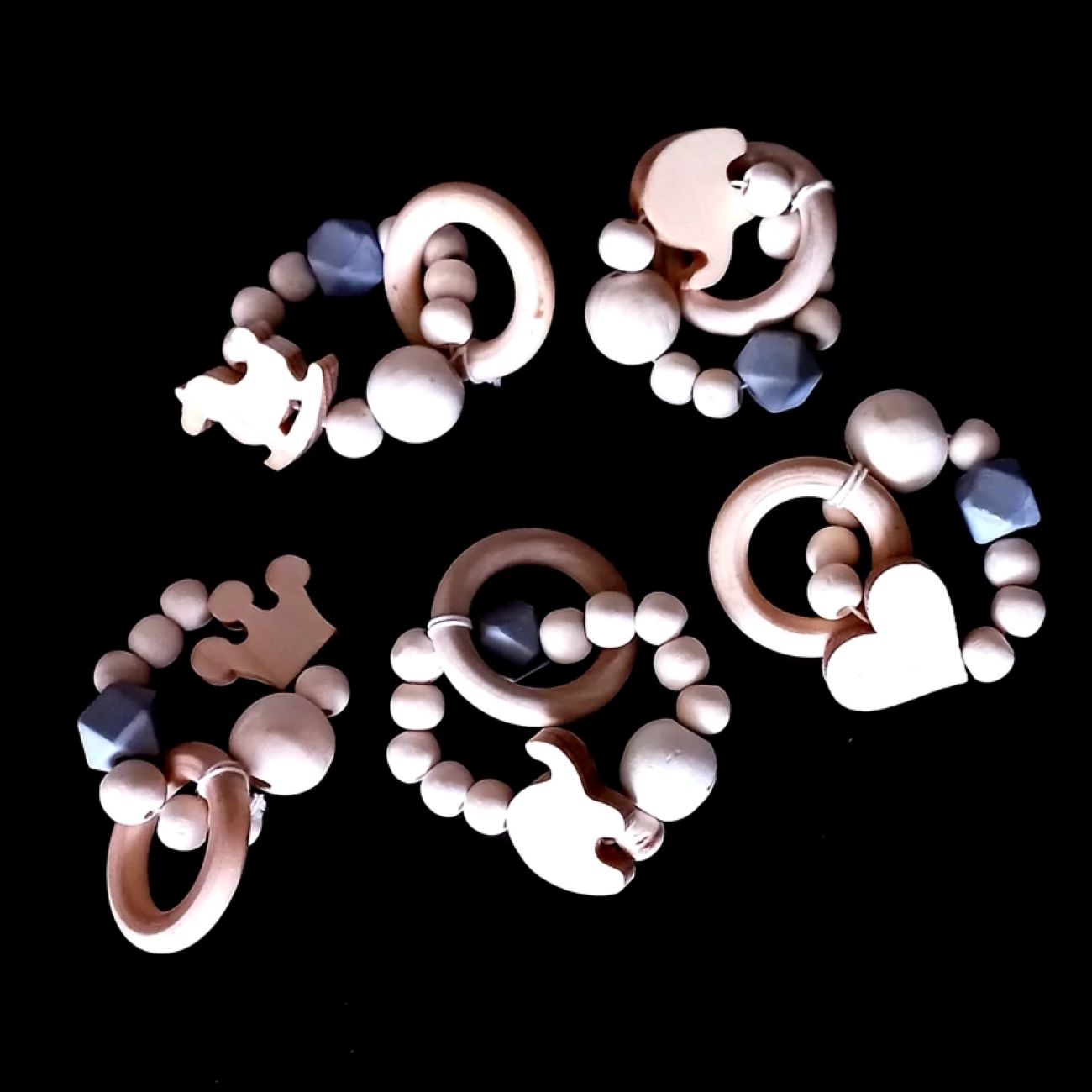 可持续婴儿摇铃 – 由天然实木制成