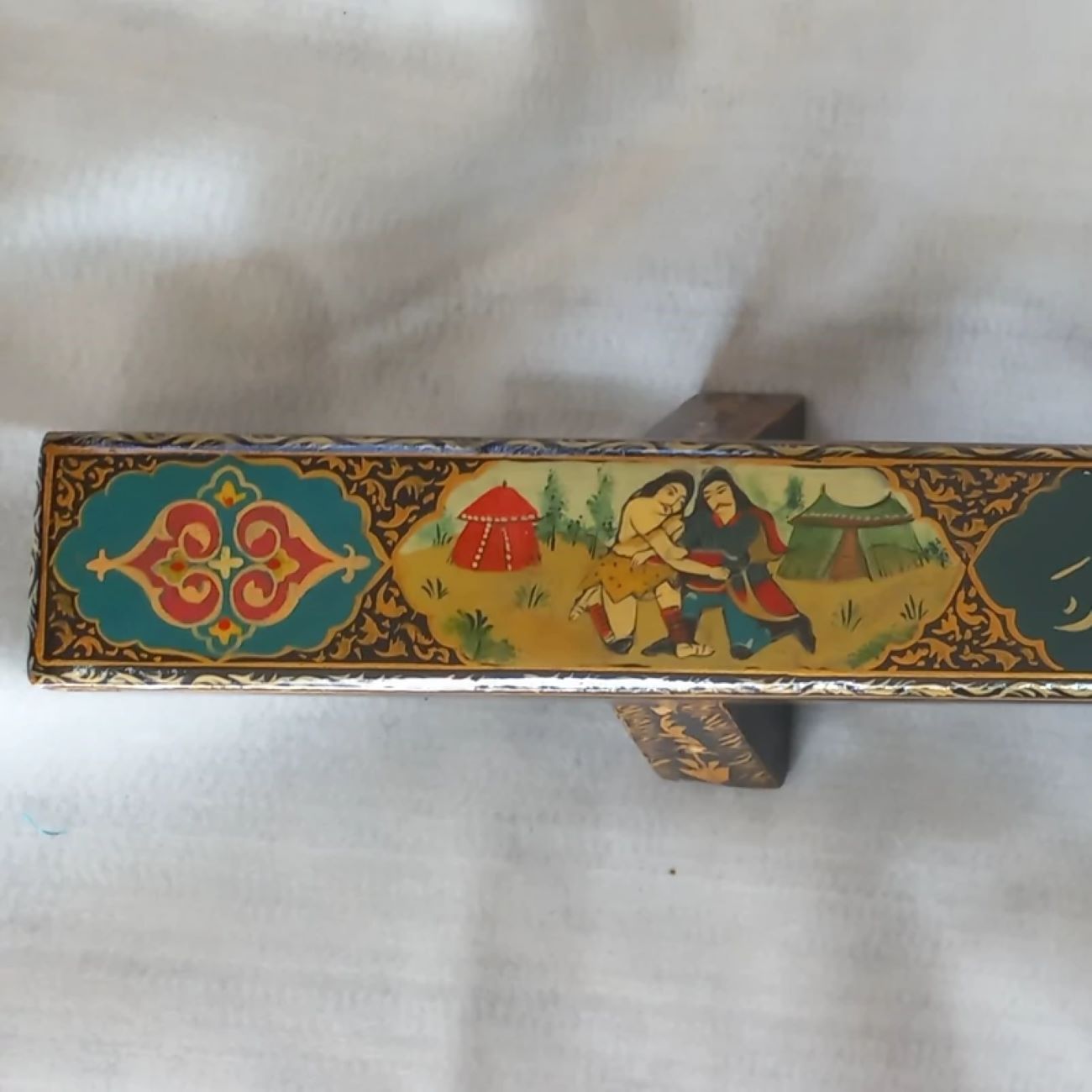 传统波斯Shena俯卧撑板,适用于力量与Zurkhaneh锻炼