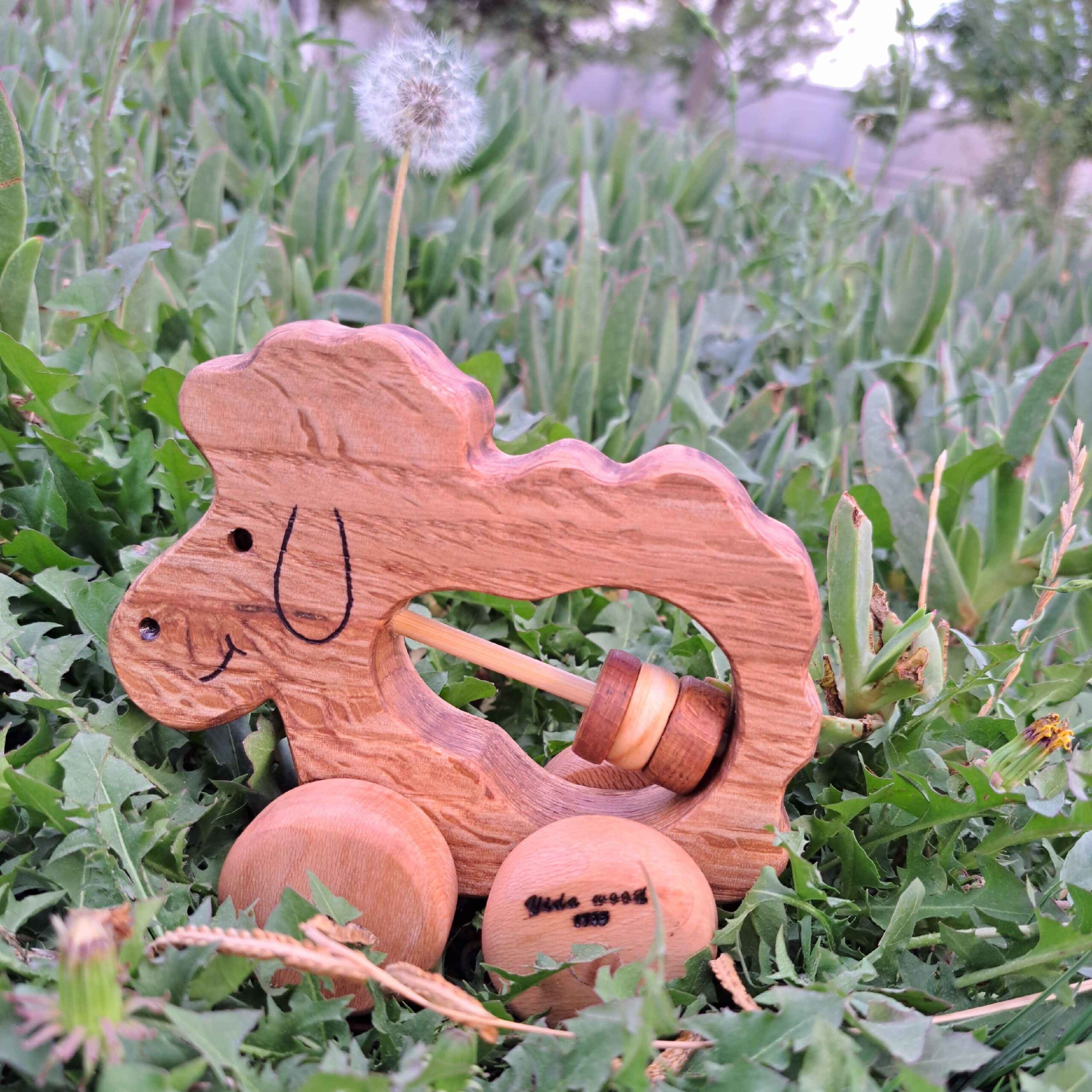 Main image of 木制小羊婴儿摇铃 – 橡木材质，植物油涂层，配活动小轮子