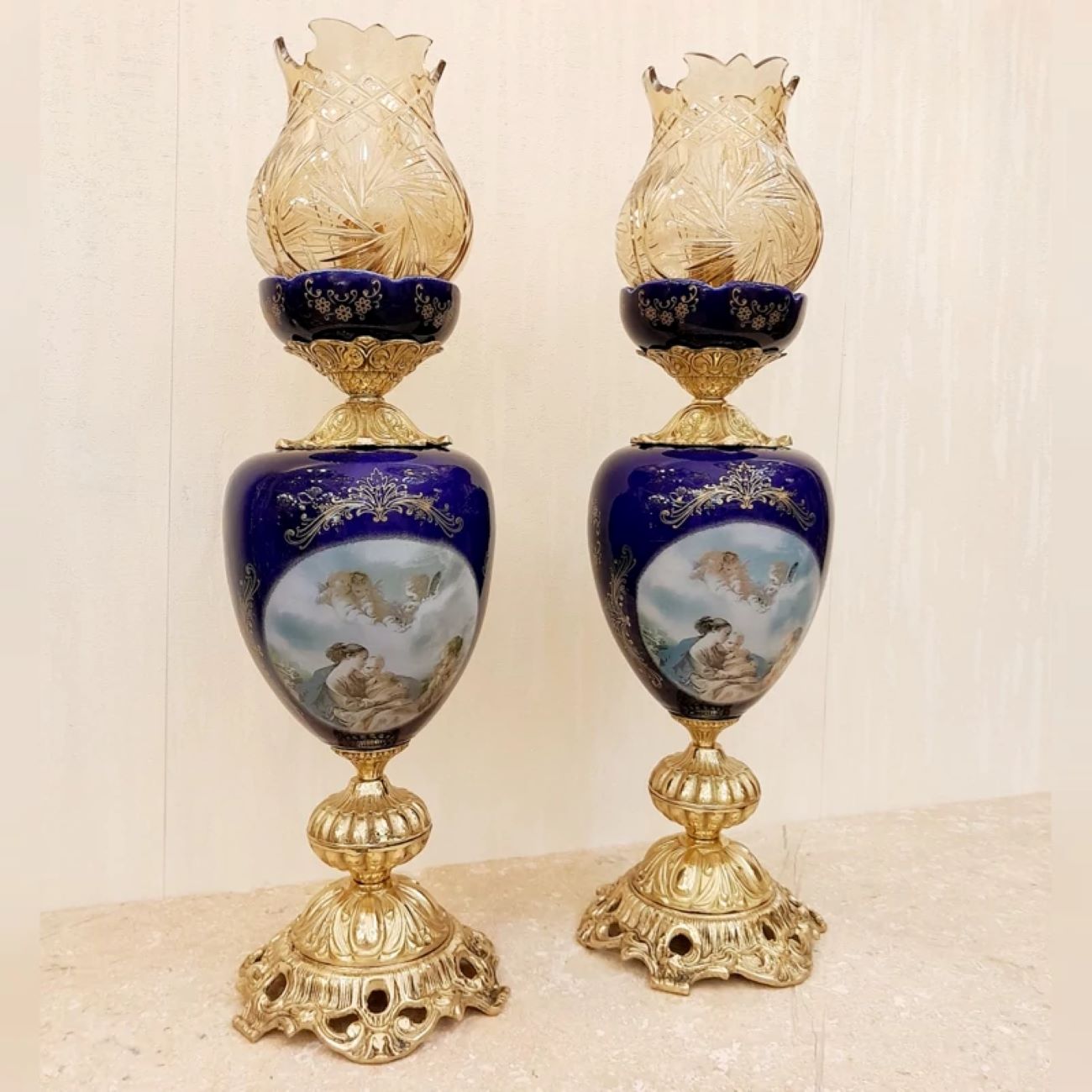 黄铜烛台搭配陶瓷——独特而引人注目的作品