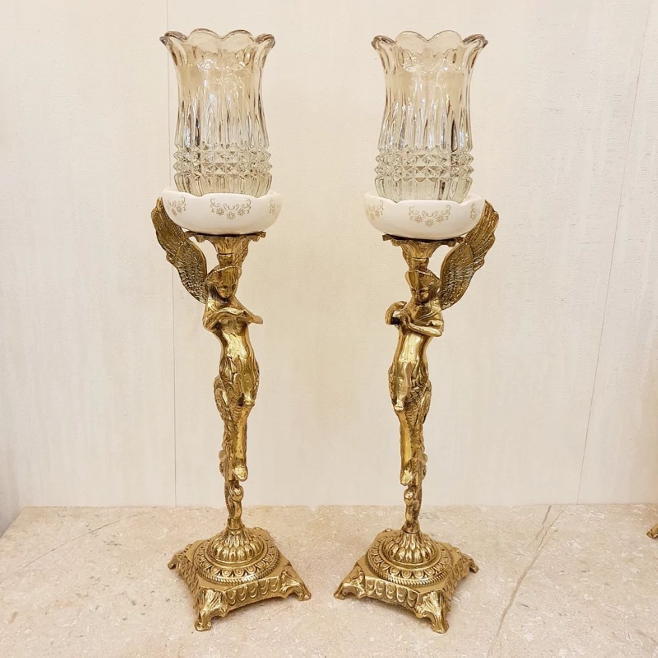 Main image of 青铜烛台，天使造型配方形底座