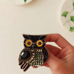 令人愉悦的串珠猫头鹰胸针 – 神秘迷人