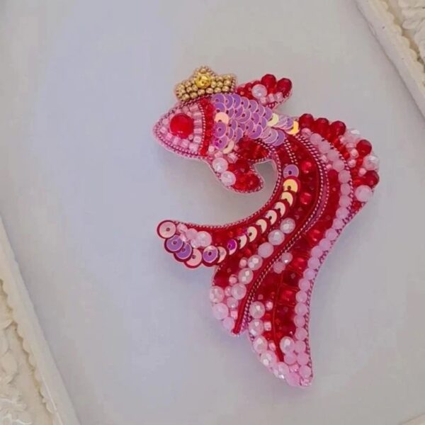 Elegant Beaded Fish Brooch A Splash of Charm (1)