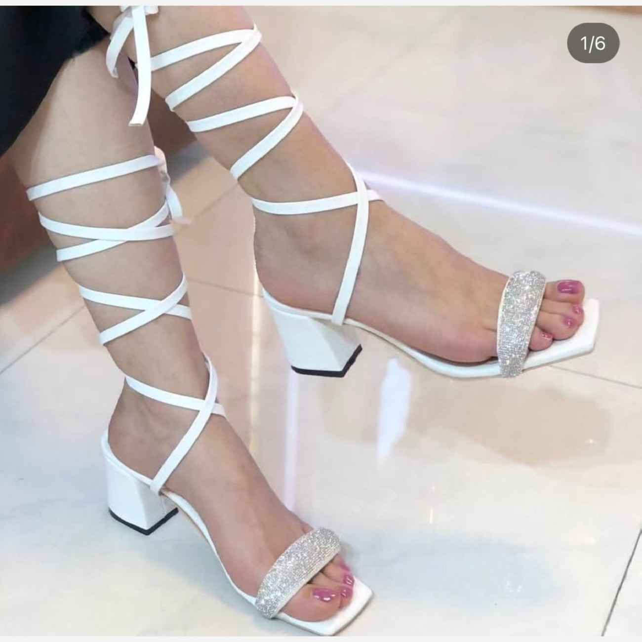 可调节带角斗士绑带凉鞋 — 中跟，完美贴合