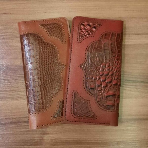 Hand-Stitched Leather Wallet – Vintage Patterned Bifold for Men & Women (4)