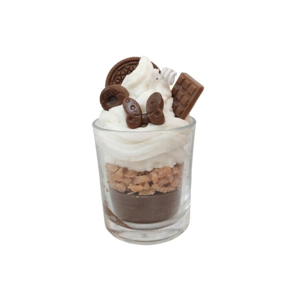 Handmade Candle with an Irresistible Dessert-Inspired Design (1)