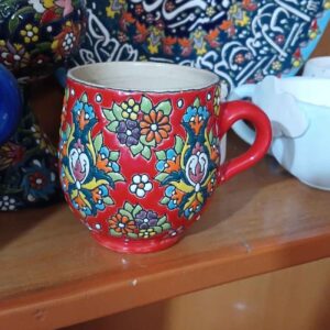 手工咖啡杯 – 珐琅釉陶瓷，红色花卉设计