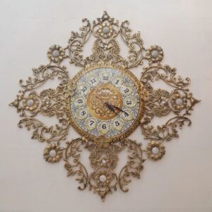 奢华黄铜挂钟 – 精致花卉装饰