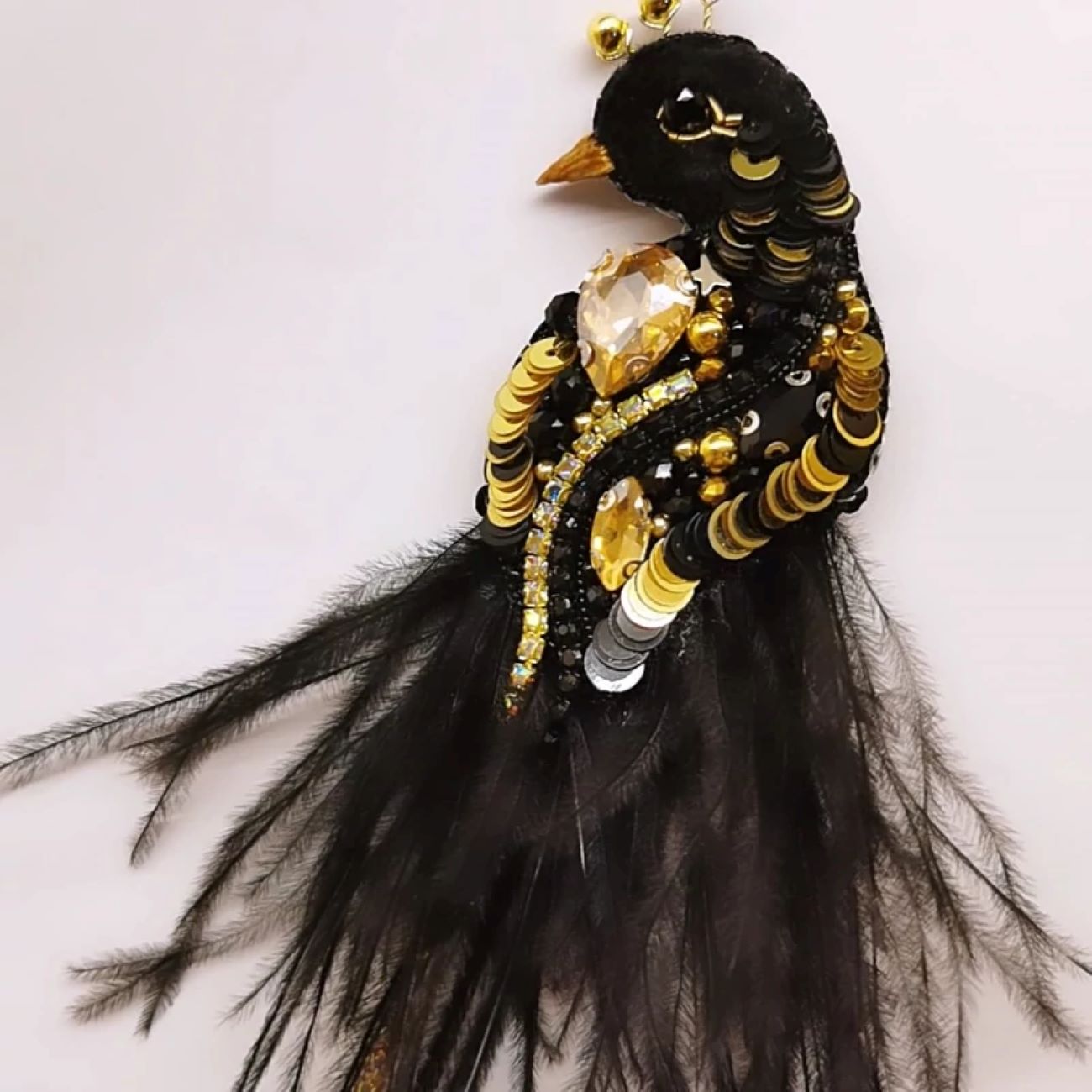 天堂鸟胸针 – 将自然带到你的衣襟