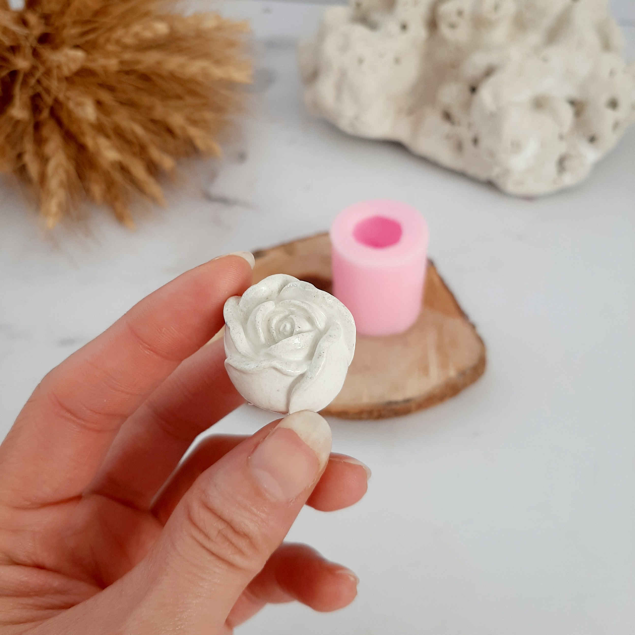 高级硅胶蜡烛模具，便于制作带玫瑰设计的蜡烛