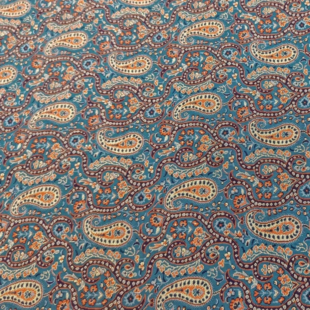 特尔梅的艺术：庆祝波斯纺织传统与精致工艺的几个世纪