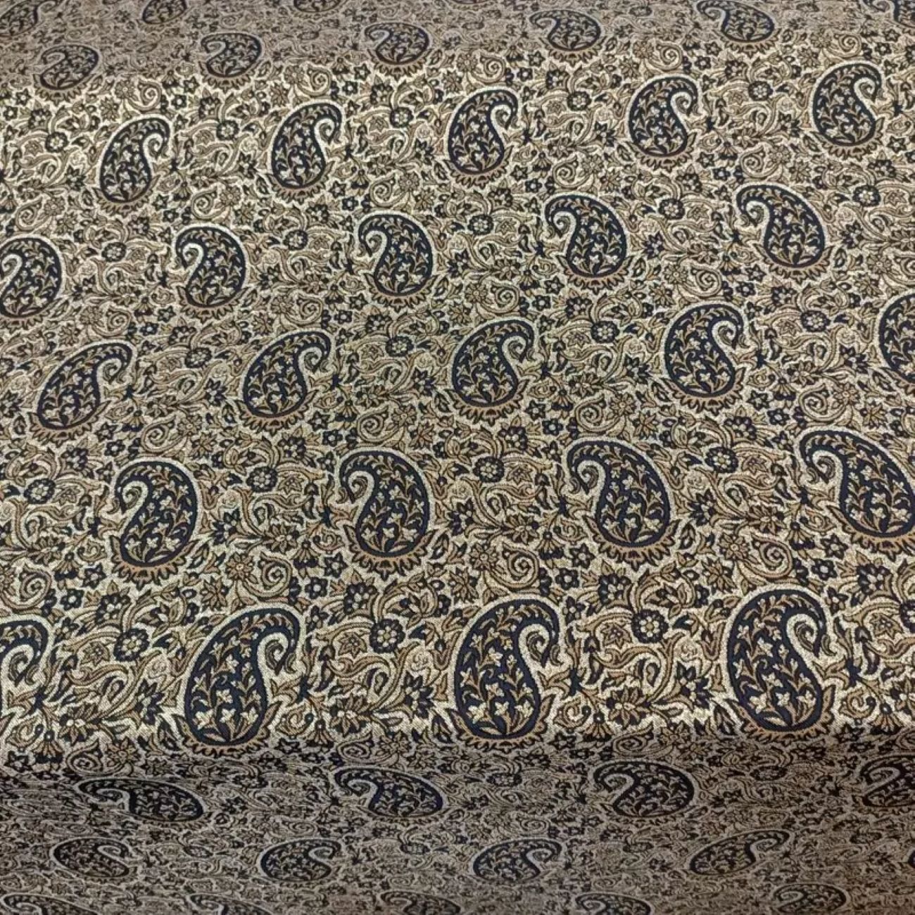 Main image of Termeh的魔力：编织波斯梦想