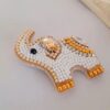 Thumbnail 2: 鲜艳串珠大象胸针 – 美丽且欢快