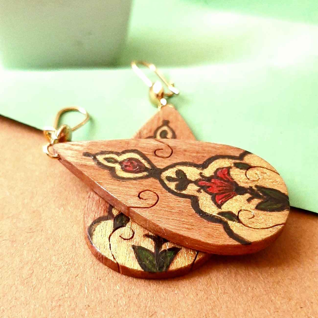 手工木质垂坠耳环 – 打造波西米亚时尚造型