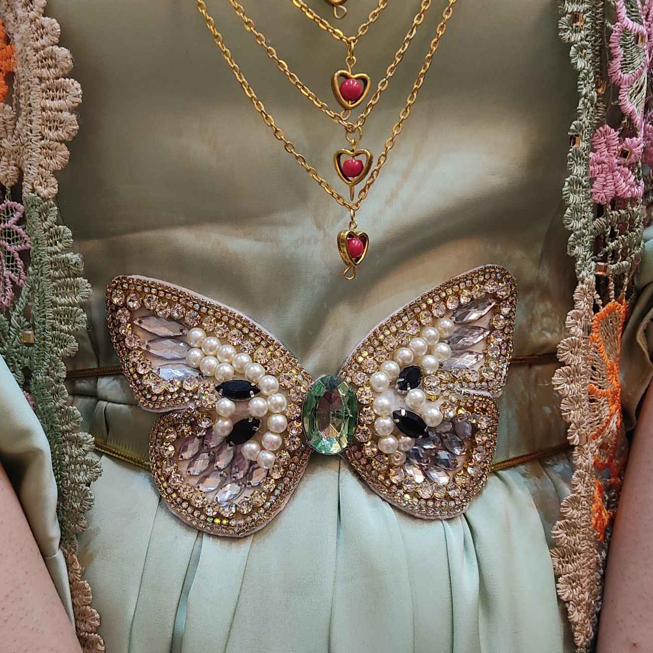 Main image of 蝴蝶图案手工库尔德腰带