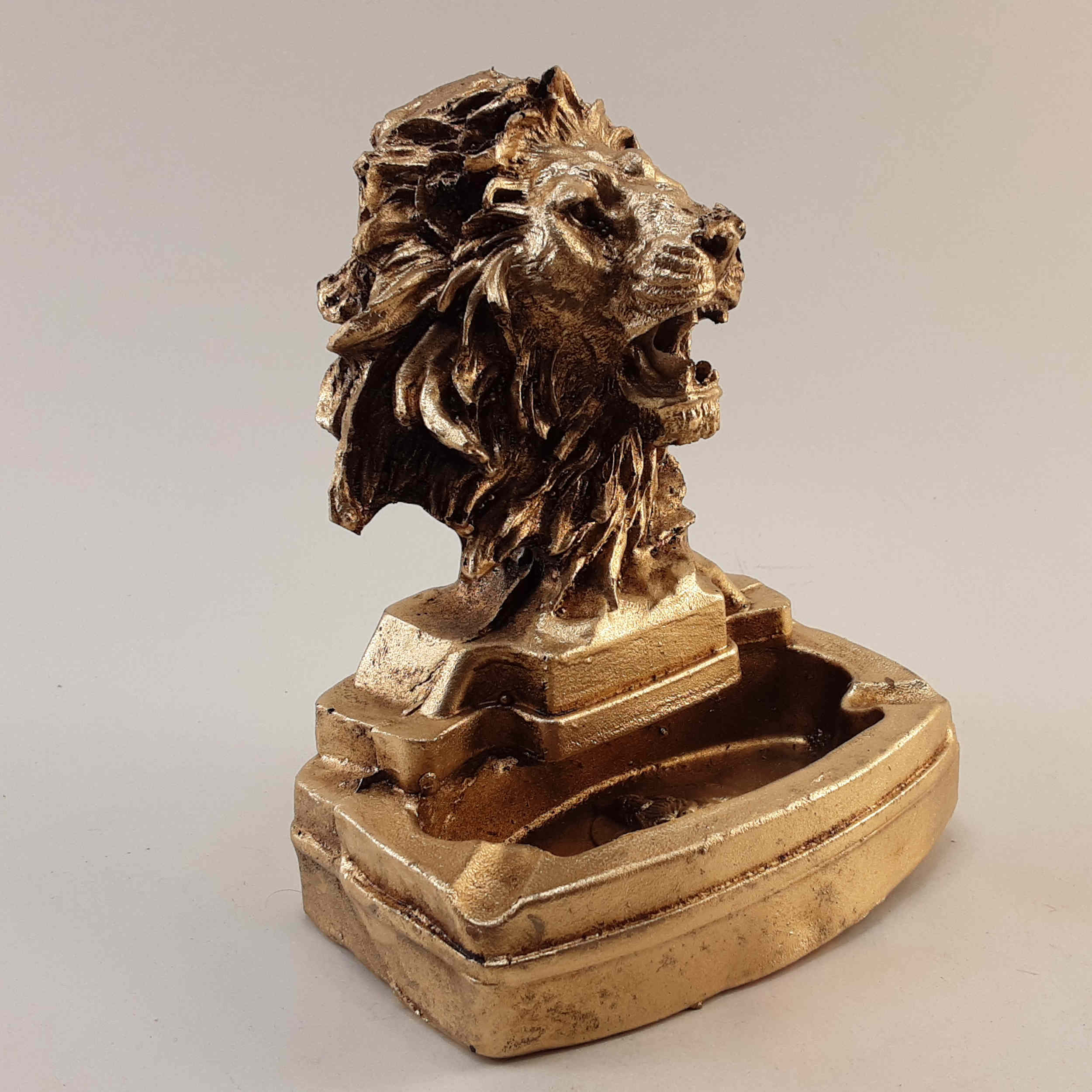 Main image of 创意新奇烟灰缸 – 趣味吸烟配件，适合家、露台或酒吧装饰