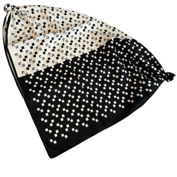 Elegant Black & White Mini Scarf – A Timeless Fashion Accessory (5)
