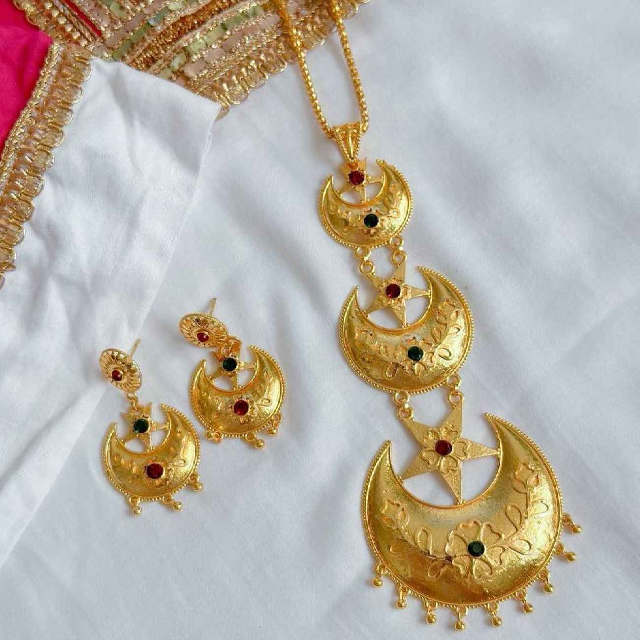 优雅梅哈克黄铜项链套装配耳环