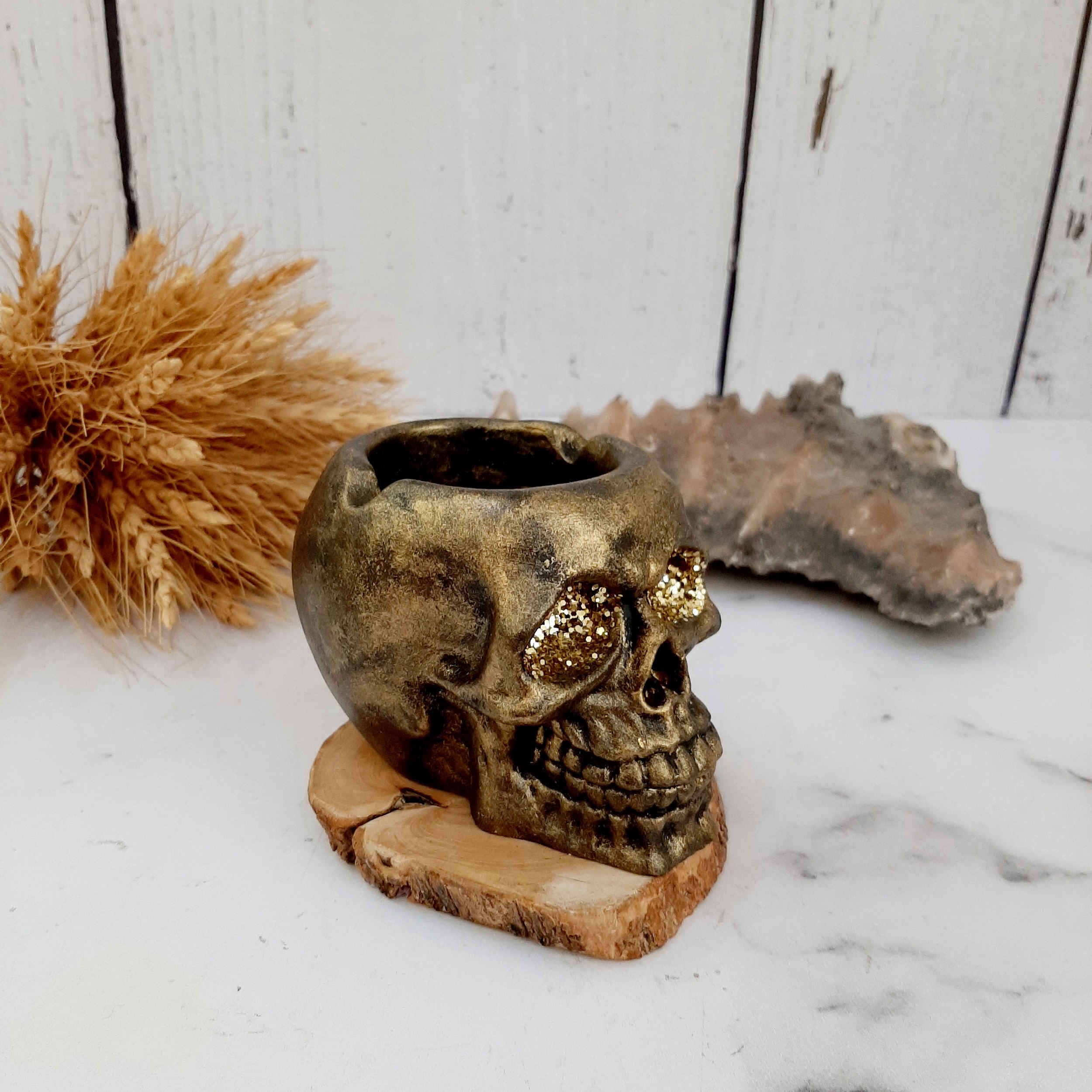 骷髅烟灰缸 – 独特新奇的树脂烟灰缸,适合家居装饰、酒吧或礼品