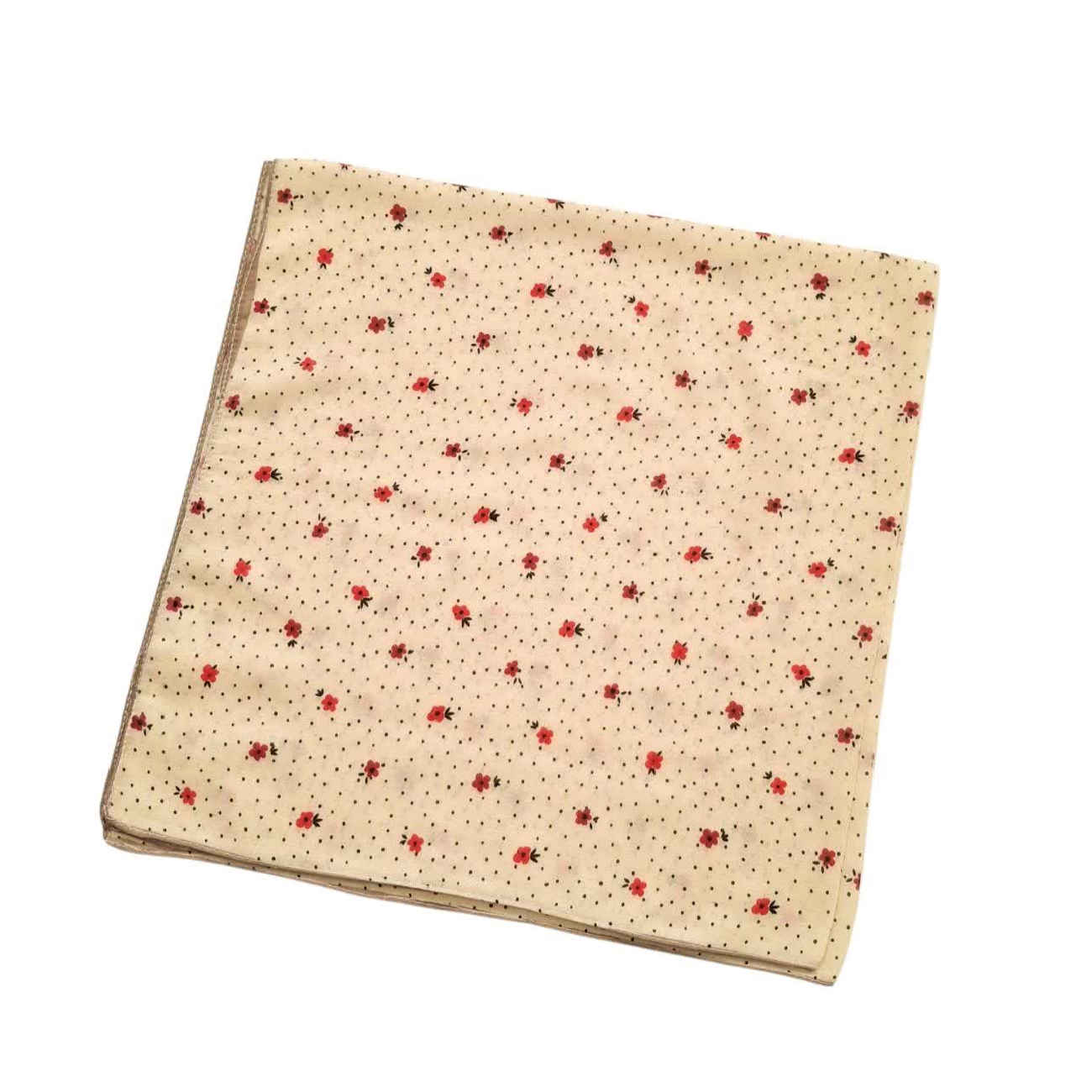 柔软奶油色头巾,配精致花卉 – 美观且端庄