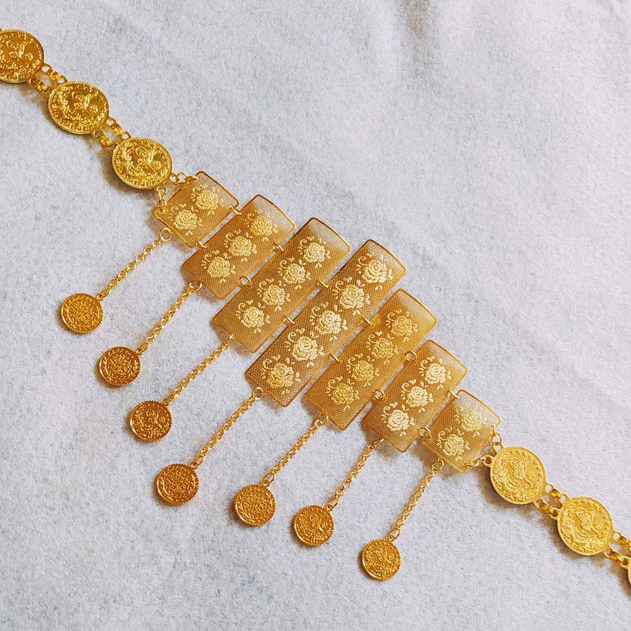 Main image of 黄金色不锈钢库尔德腰带——传统手工设计